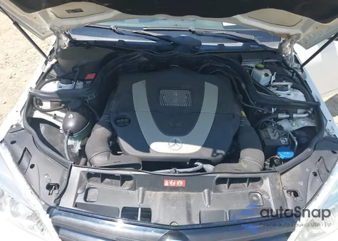 2010 Mercedes-Benz C 300 Luxury/Sport z USA, uszkodzony, nr VIN WDDGF5EB3AR089831